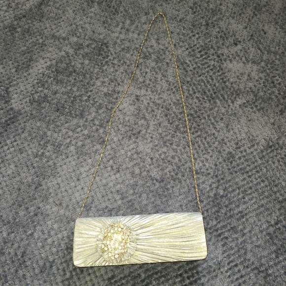 Handbags - Silver Metallic Clutch